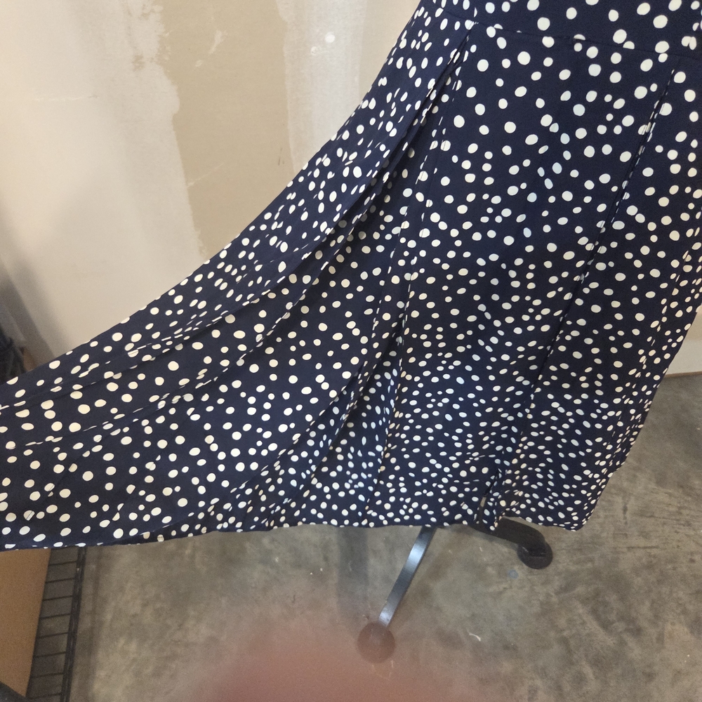 Anne Klein Dress Pleated Navy Polka Dot Midi Dress V Neck Woman's 6 Sleeveless - Picture 9 of 12